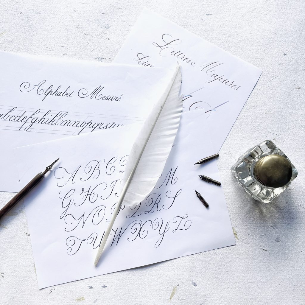 Learn copperplate calligraphy in france, Bordeaux with Noémie Keren