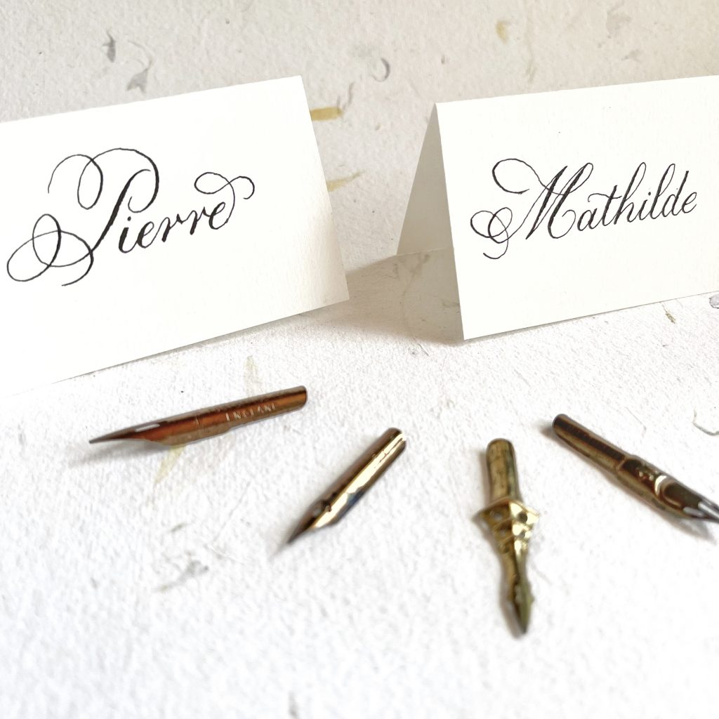 Marque-place mariage calligraphiée à la main, Noémie Keren, calligraphe à bordeaux