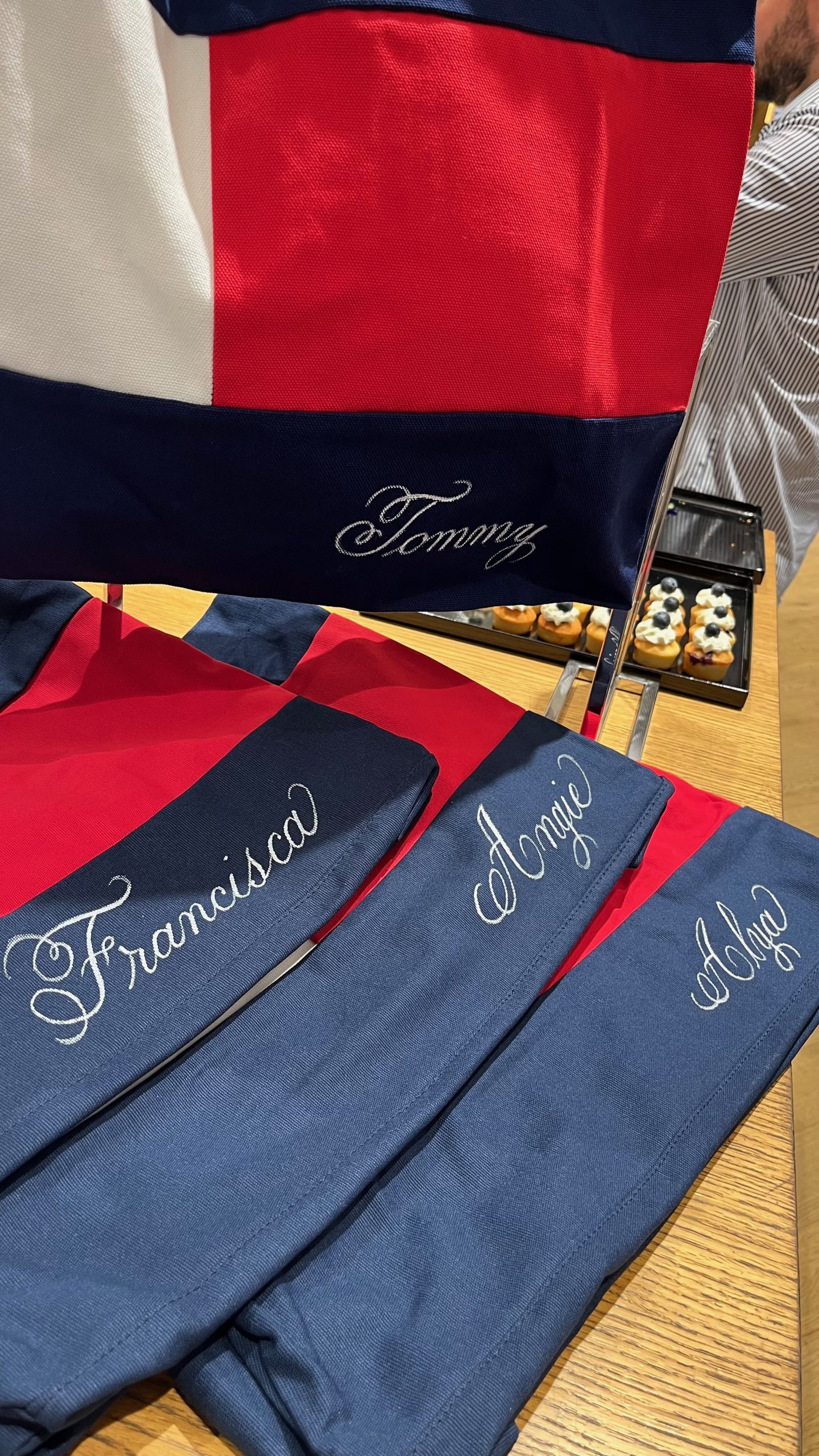 Personnalisation de tote bag chez Tommy Hilfiger